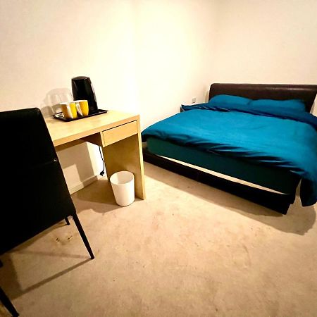Ensuit Double Room In London, Colindale Edgware Bagian luar foto