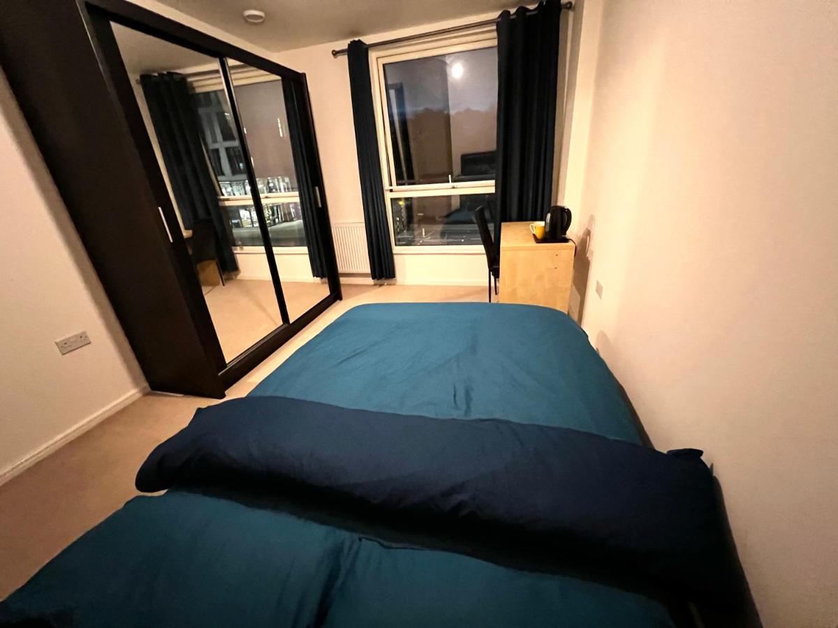 Ensuit Double Room In London, Colindale Edgware Bagian luar foto