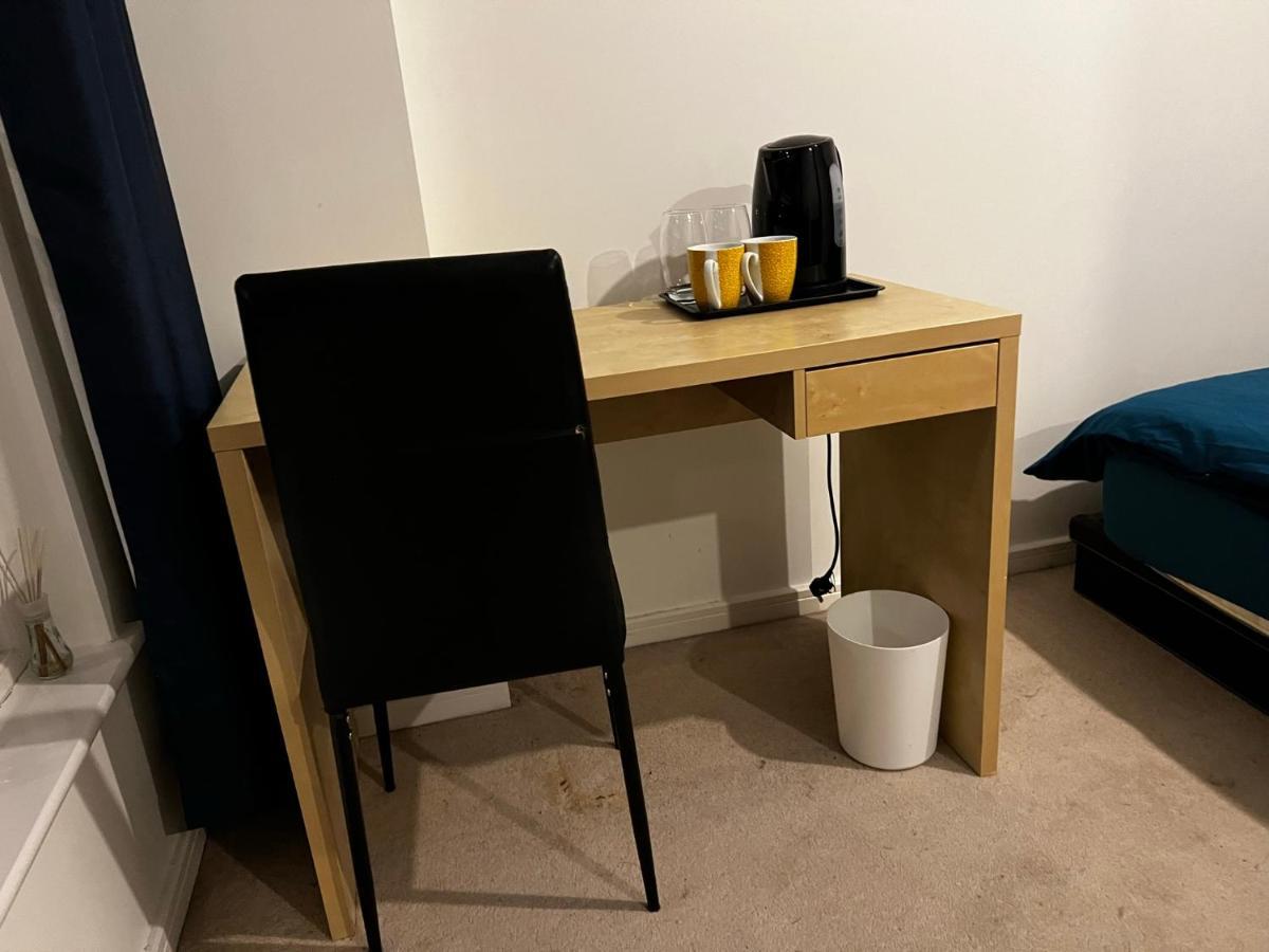 Ensuit Double Room In London, Colindale Edgware Bagian luar foto